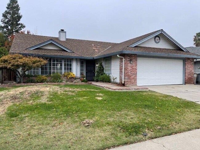 Building Photo - Fabulous 3 Bed 2 Bath home in the Heart of Elk Grove