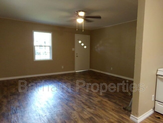 Building Photo - 812 Swift St