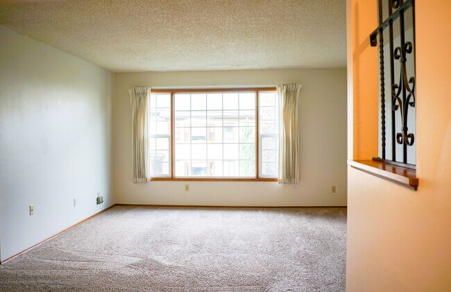 Foto del edificio - Close in NE-2 Bedroom, 1.5 Bath Ready Soon!