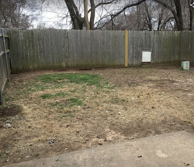 Building Photo - Available now!  2 Bedroom 2 bath MWC