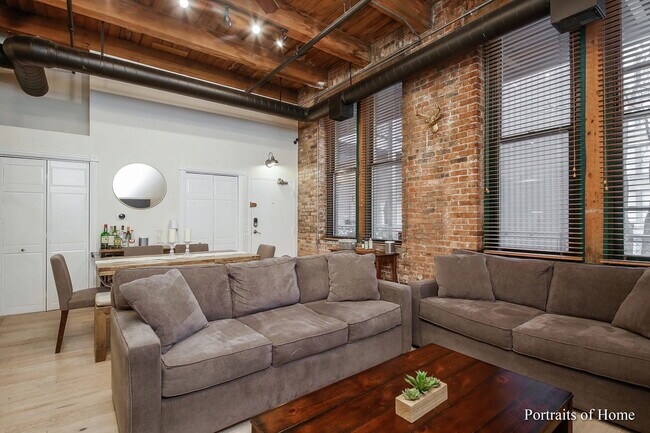 Building Photo - 331 S Peoria St