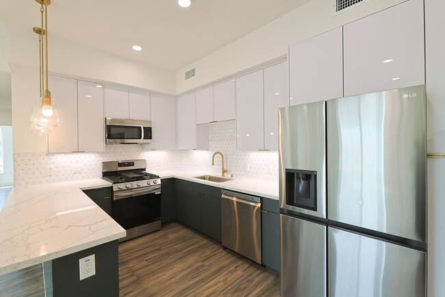 Interior Photo - 4000 Mont Clair Apartments