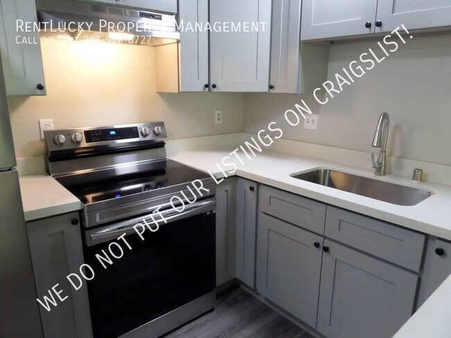 Foto del edificio - Awesome Fully Remodeled Top-Floor 2-Bedroo...
