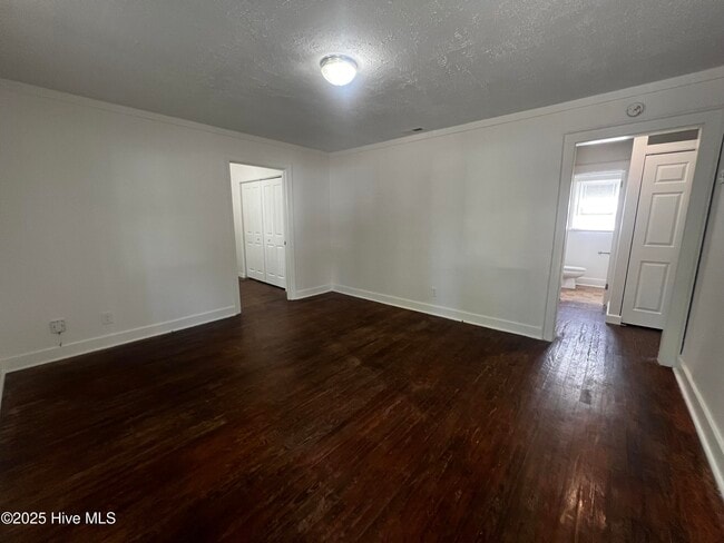 Building Photo - 202 Meares St
