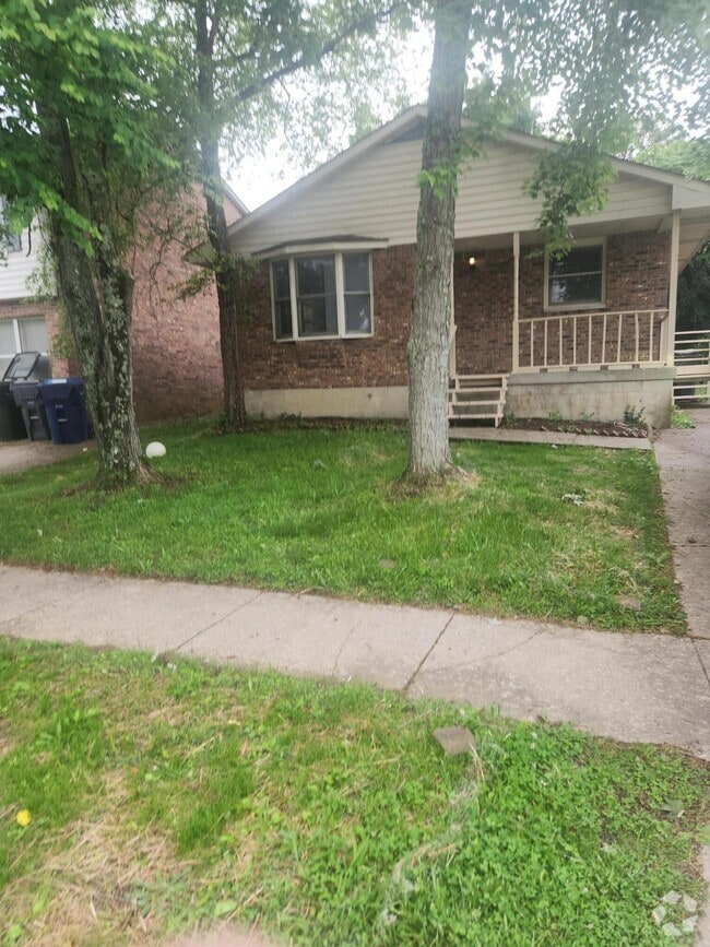 Building Photo - 1000 Tatesbrook Dr