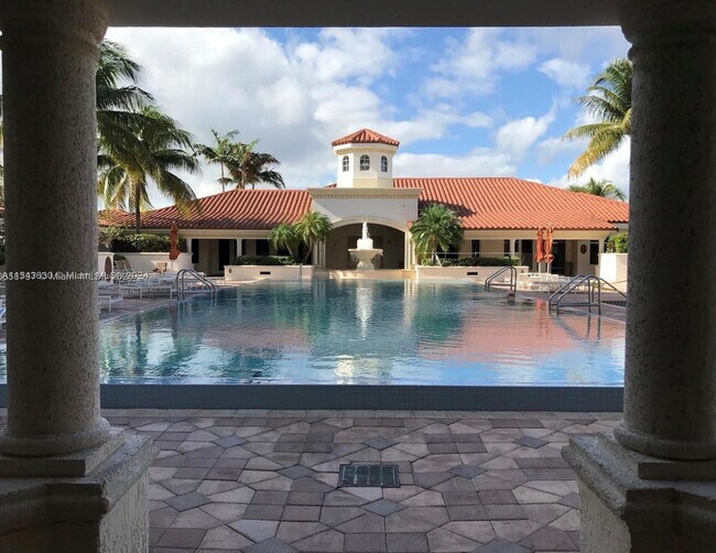 Foto del edificio - 20000 E Country Club Dr