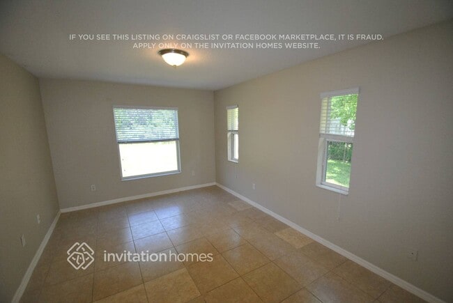 Building Photo - 1660 E Breezy Ln