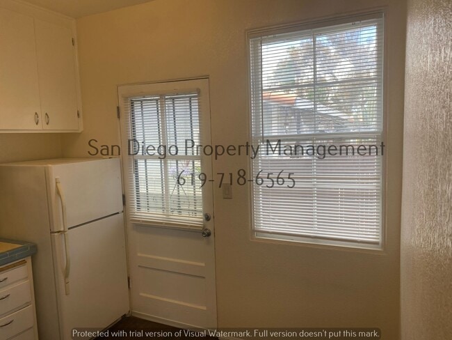 Building Photo - 651