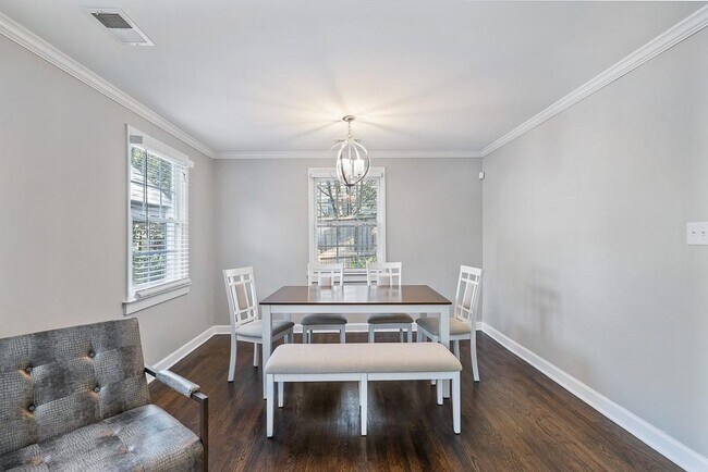 Foto del edificio - 2945 Surrey Ln