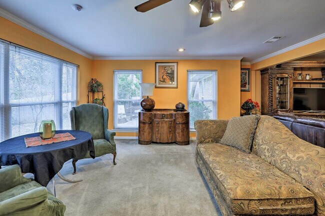 Foto del edificio - 2109 Woodside Dr