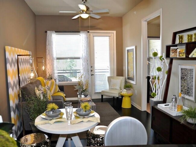 Foto del edificio - 5455 Richmond Ave.