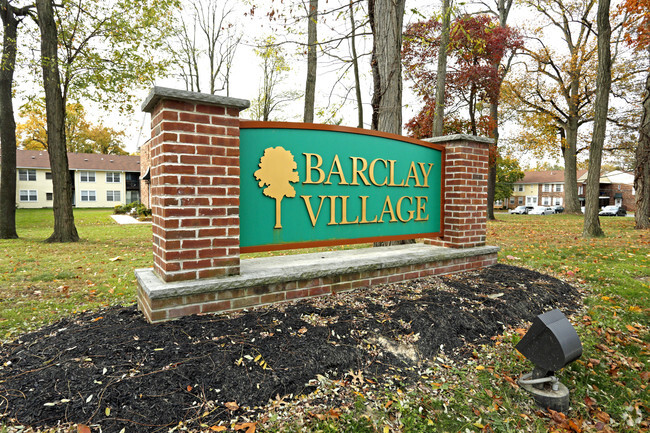 Letrero del complejo - Barclay Village Apartments