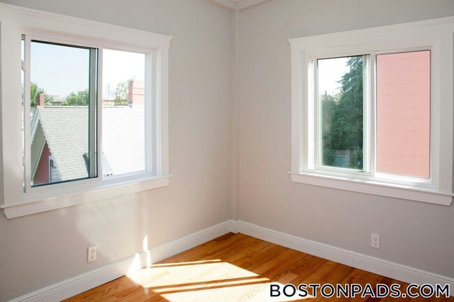 Building Photo - 376 Prospect St