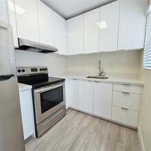 Building Photo - 2140 Biarritz Dr