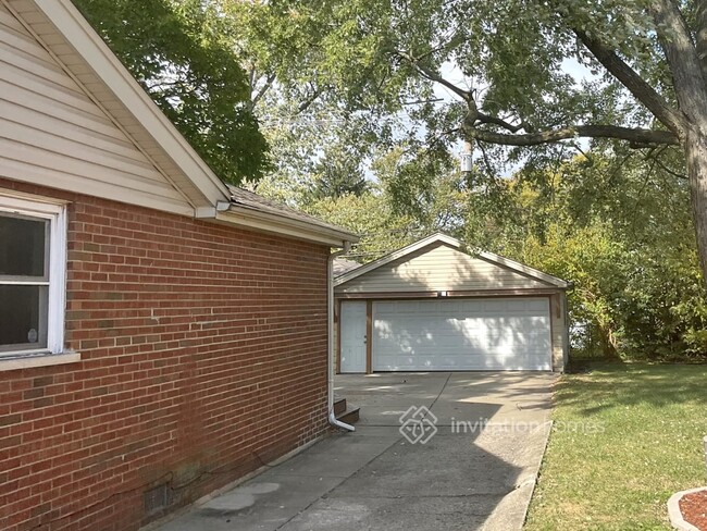 Building Photo - 15564 Gouwens Ln