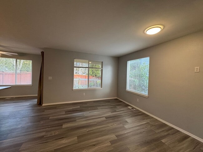 Foto del edificio - Modern Updated Townhome