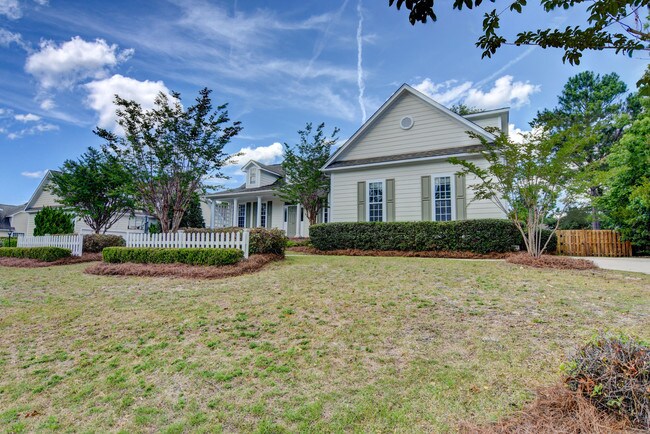 Building Photo - 227 Bayfield Dr
