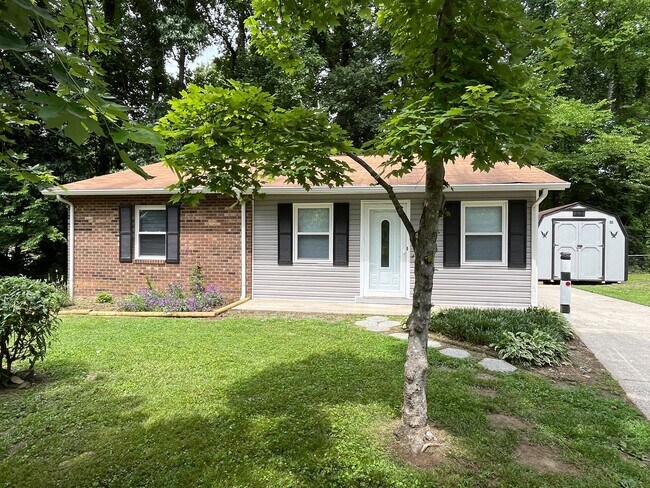 Foto del edificio - Nice One-Level 3 Bedroom 1.5 Bath Home
