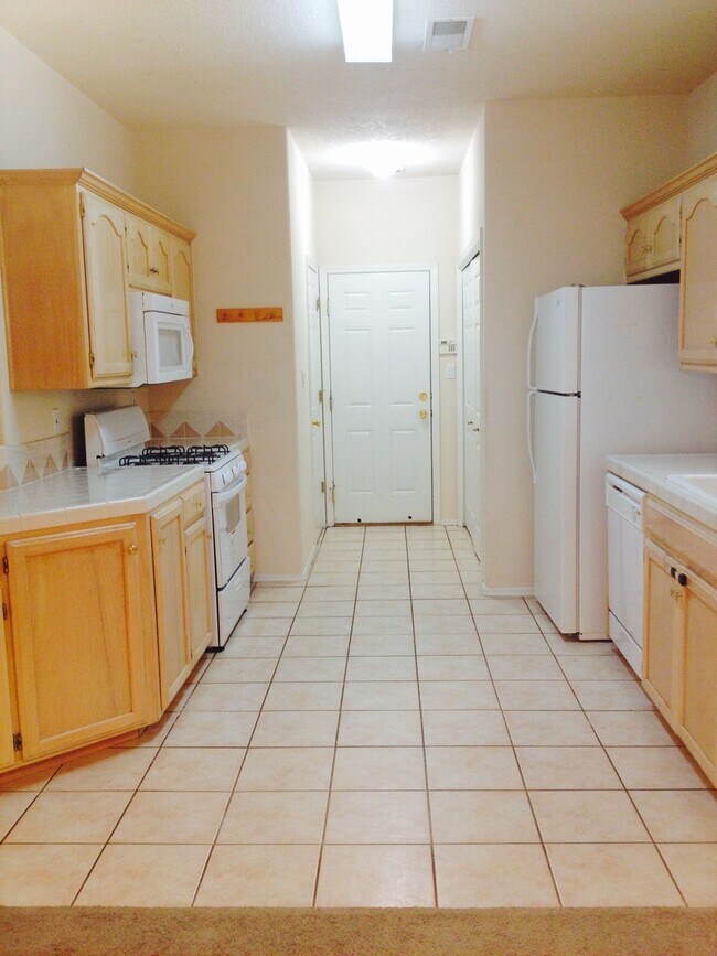 Foto del edificio - 7408 Tricia Rd NE