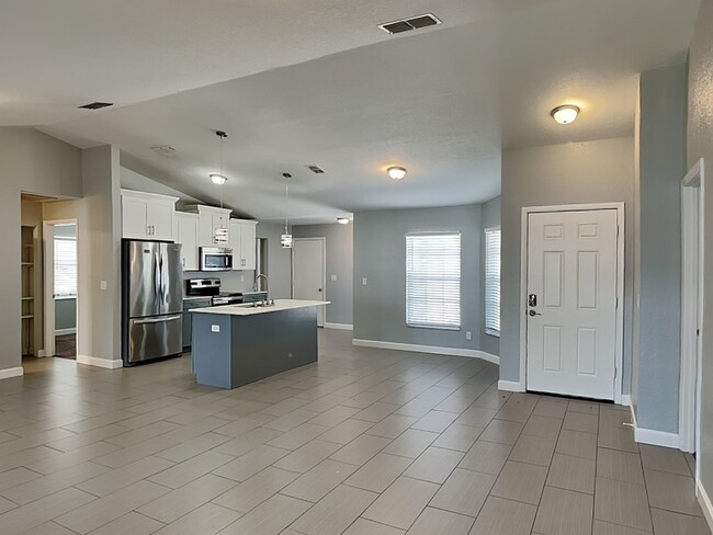 Building Photo - 3420 Fox Ridge St