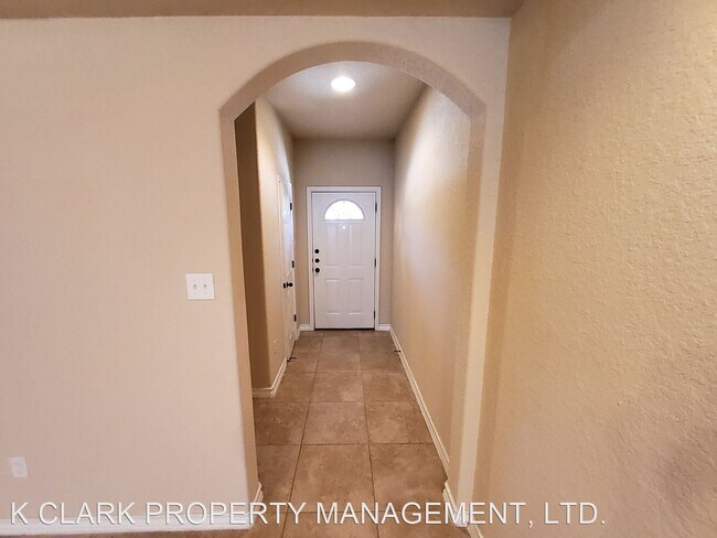 Building Photo - 3 br, 2.5 bath House - 16824 DANCING AVA #3