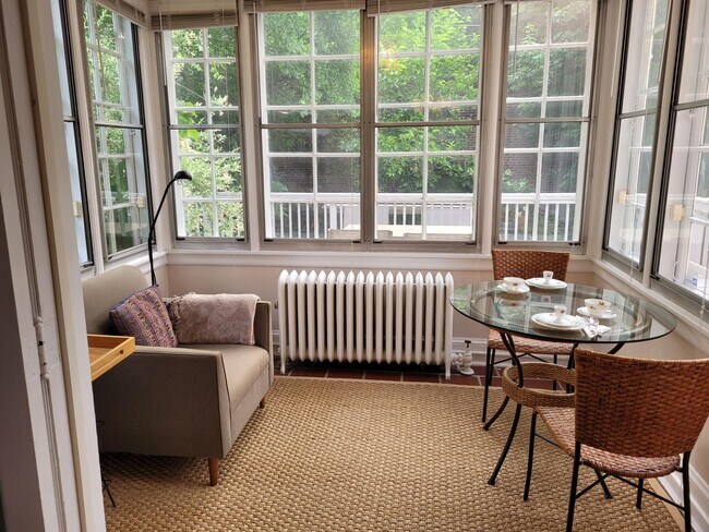 Sun Room w/heating and cooling for year round use - 3935 Cloverhill Rd