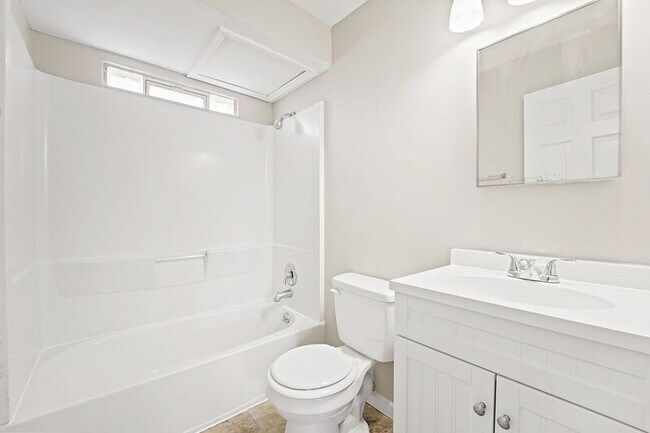 Building Photo - 1006 6th St