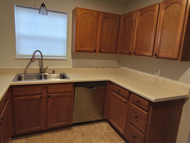 Foto del edificio - Knoxville 37921 - 4 bedroom, 3 bath home -...