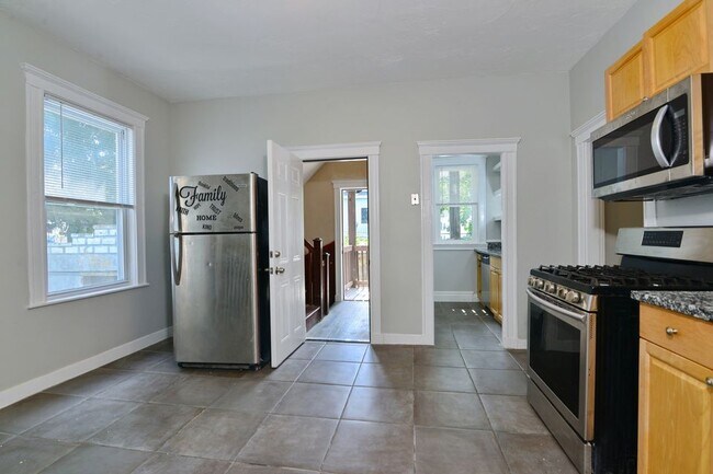 Building Photo - 20 W Tremlett St