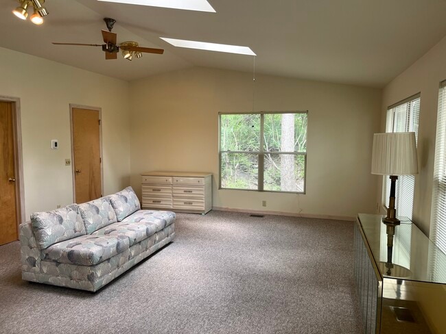 Building Photo - 20255 Longview Dr