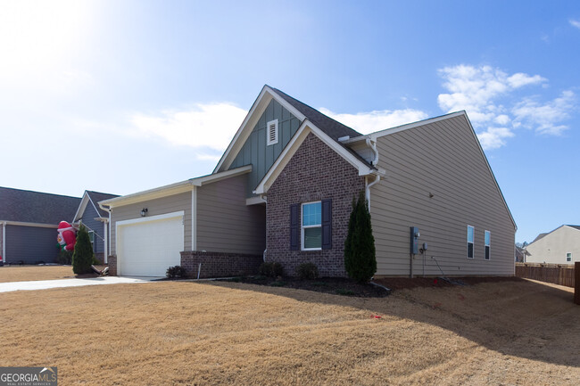 Building Photo - 222 Sinclair Way