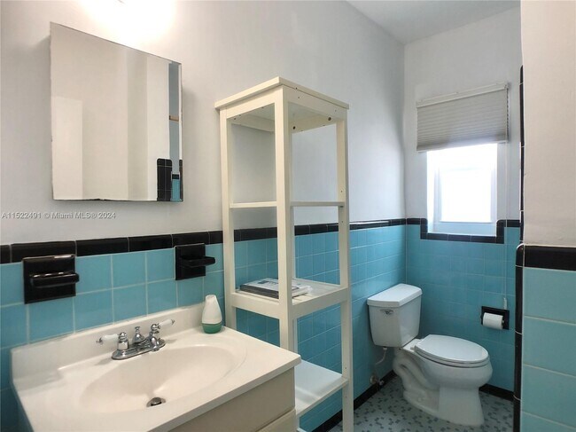 Foto del edificio - 7300 Byron Ave