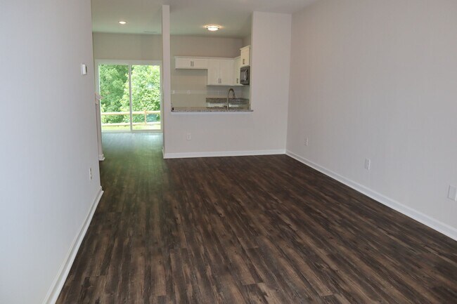 Foto del edificio - Three bedroom, 2.5 bath townhome in Whitsett