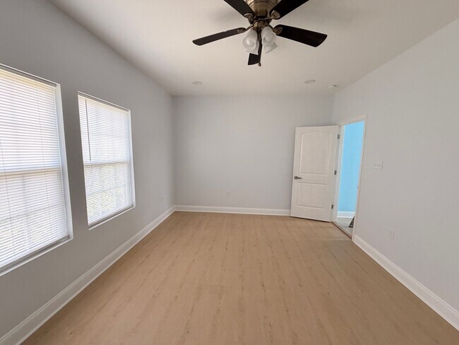 Foto del edificio - 6205 Wadsworth Dr