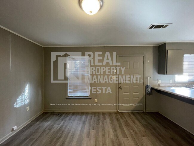 Building Photo - Spacious Apartment in Great North Macon Ne...