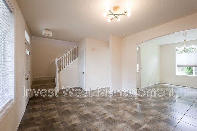Building Photo - 732 NE 42nd Cir