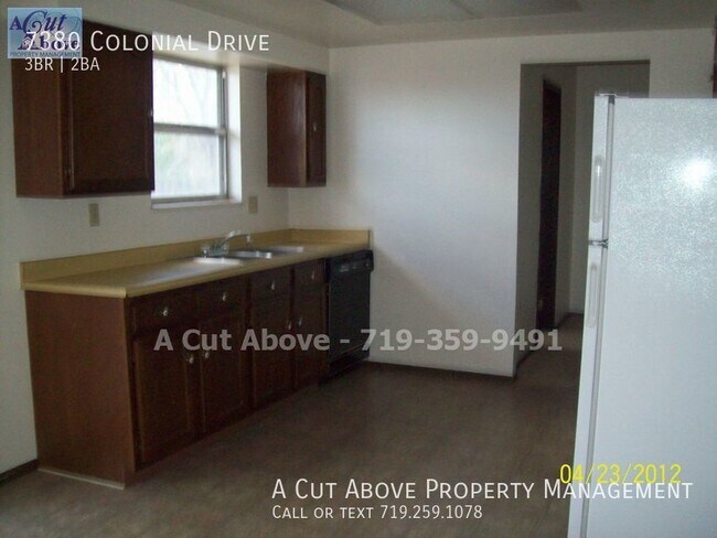 Building Photo - 3 Bedroom House off Fontaine and Fountain ...