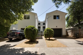 Building Photo - 1626 SE Sherrett St