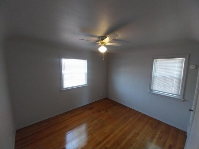 Building Photo - 624 N Marguerite Rd