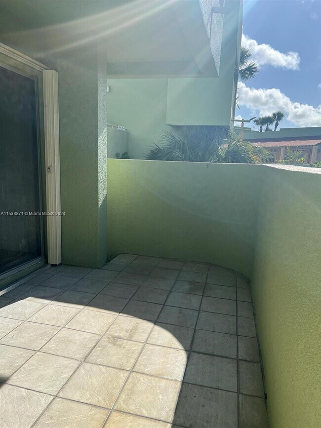 Foto del edificio - 11153 NW 7th St