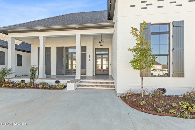 Foto del edificio - 109 Trailing Oaks Dr