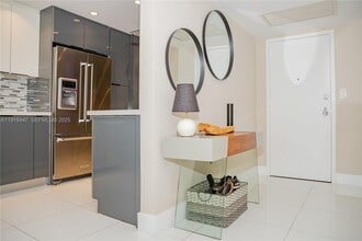 Building Photo - 3375 N Country Club Dr