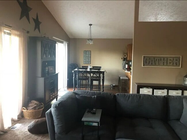 Building Photo - Beautiful 4 Bed 2 Bath Colbert Home in Mea...