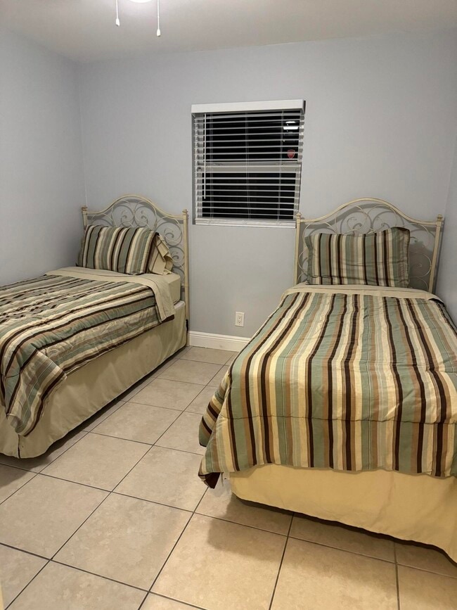 Foto del edificio - 3451 48th Ln S