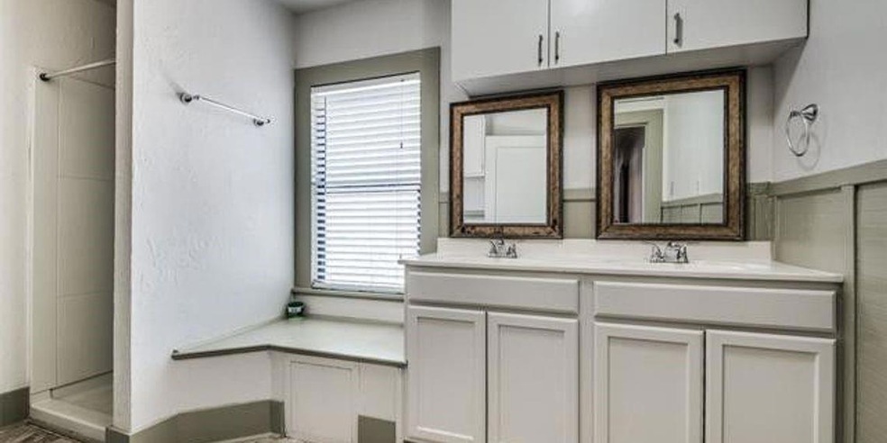 Foto principal - 1116 N Bell Ave