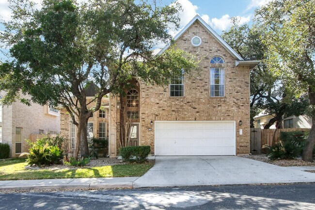 Foto del edificio - ***APPLICATION CURRENTLY UNDER REVIEW***Gated Lost Oaks Home with Private Pool & First-Floor Prim...