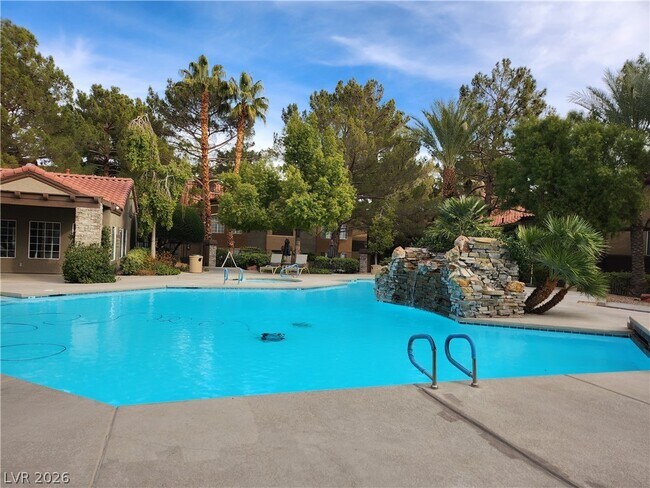 Foto del edificio - 2200 S Fort Apache Rd