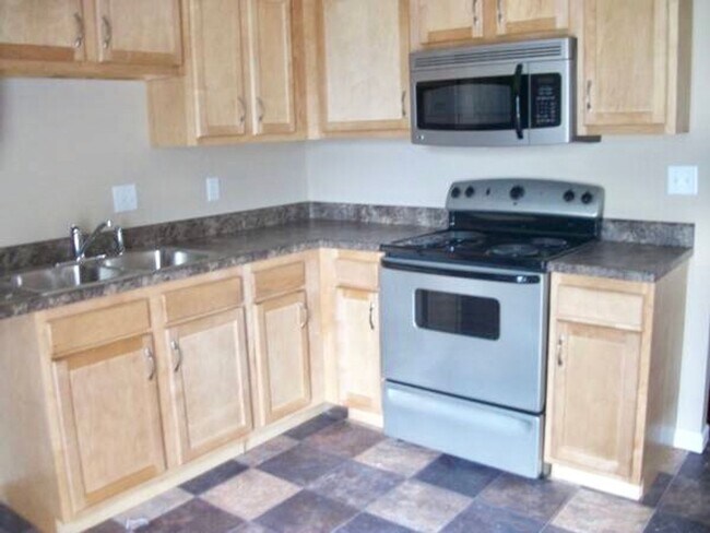 Building Photo - 818/820 DEERFIELD