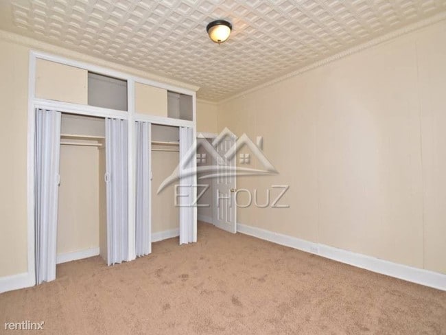 Building Photo - 3 br, 1 bath House - 2015 Division St
