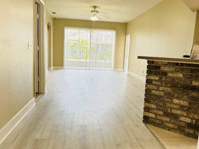Building Photo - 6312 Bridgecrest Dr
